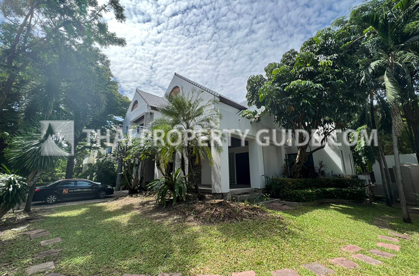 House with Private Pool in Nichada Thani 